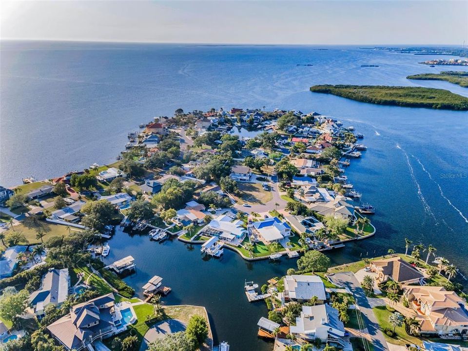 待售: $850,000 (0.32 acres)