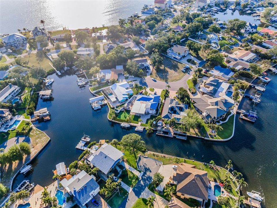 待售: $850,000 (0.32 acres)