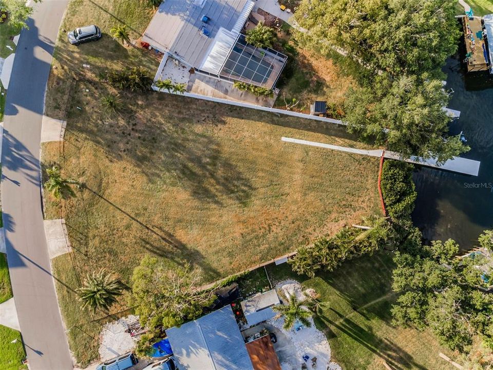 待售: $850,000 (0.32 acres)