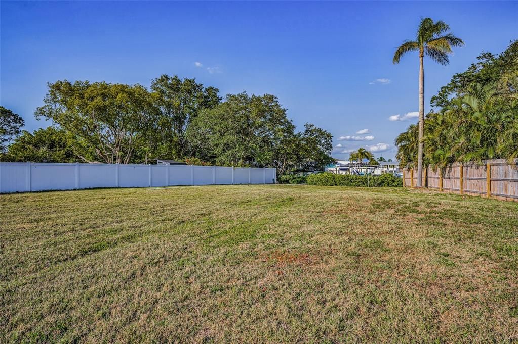 待售: $850,000 (0.32 acres)