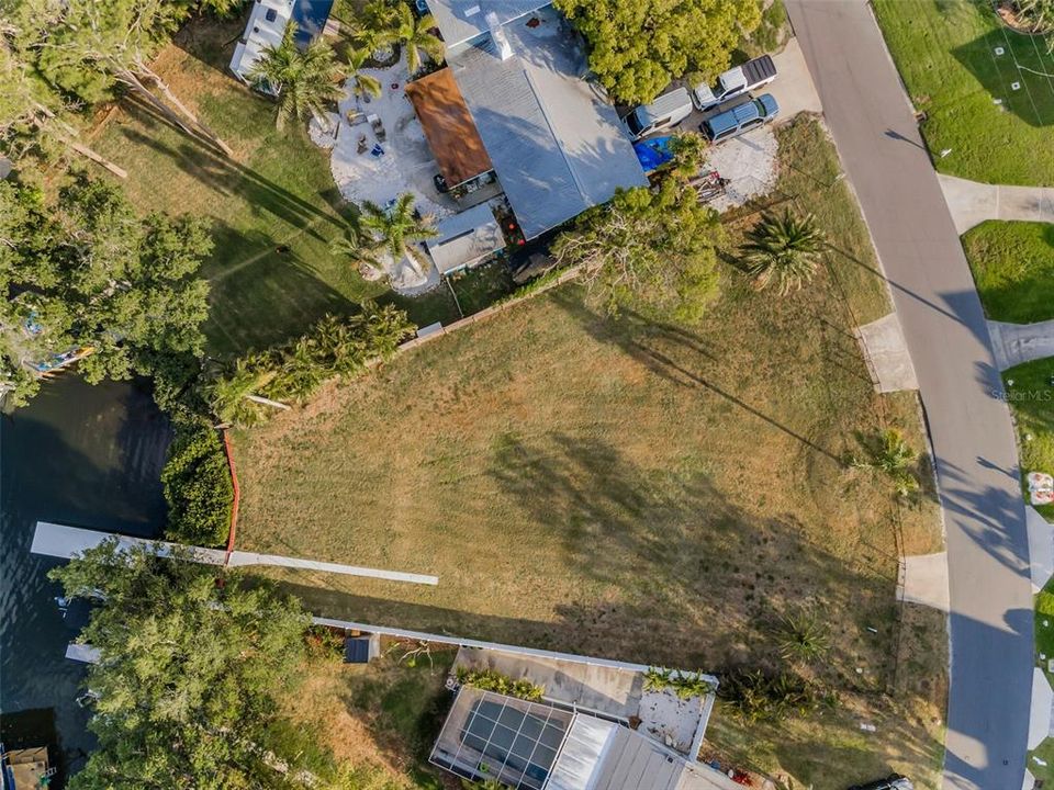 待售: $850,000 (0.32 acres)