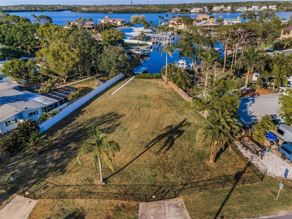 待售: $850,000 (0.32 acres)