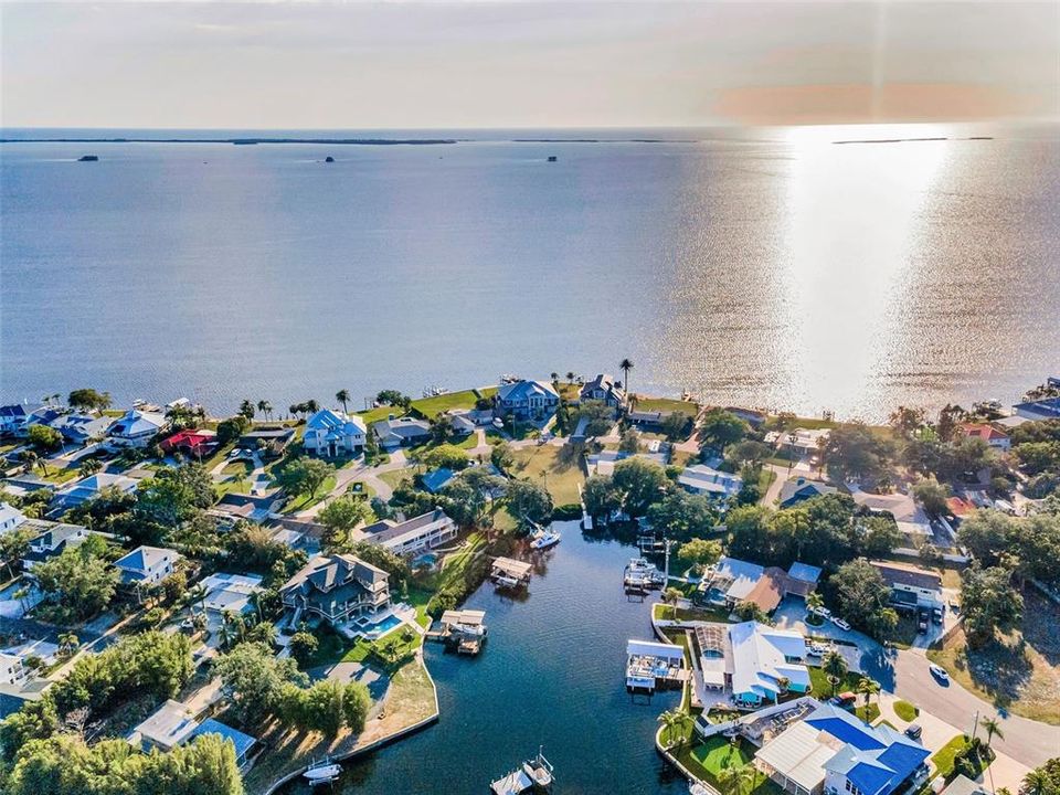 待售: $850,000 (0.32 acres)