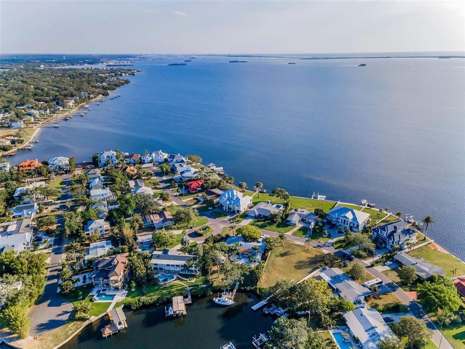 待售: $850,000 (0.32 acres)