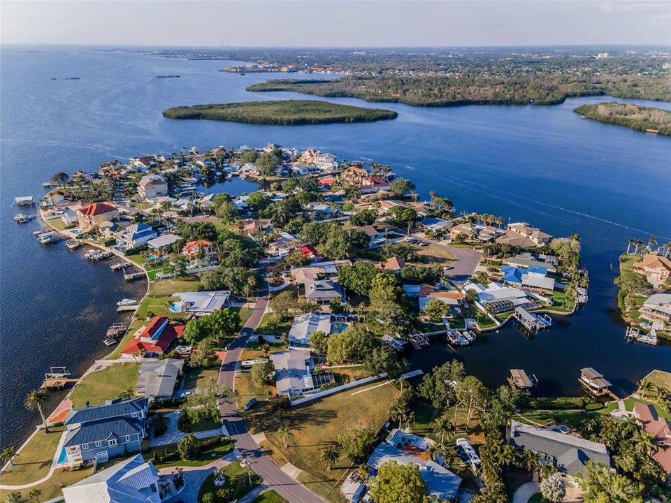 待售: $850,000 (0.32 acres)