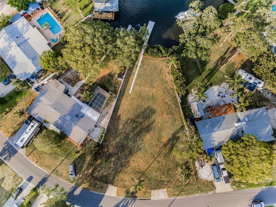 待售: $850,000 (0.32 acres)