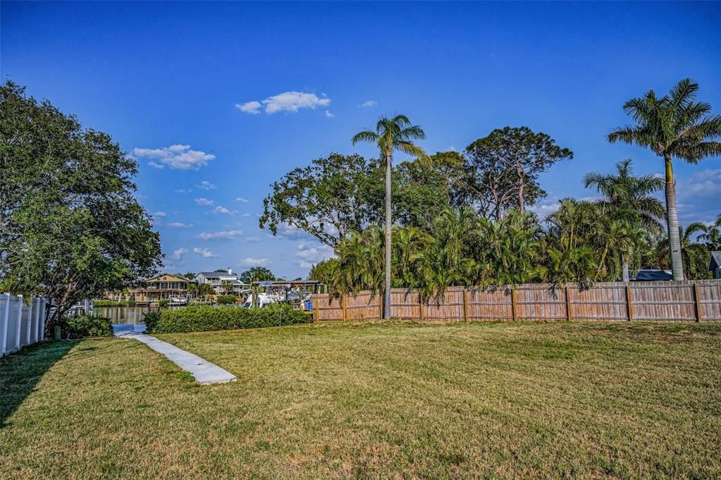 待售: $850,000 (0.32 acres)