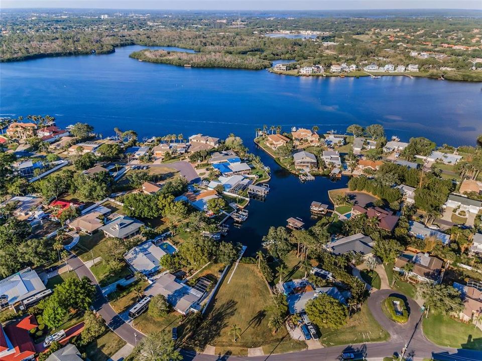 待售: $850,000 (0.32 acres)