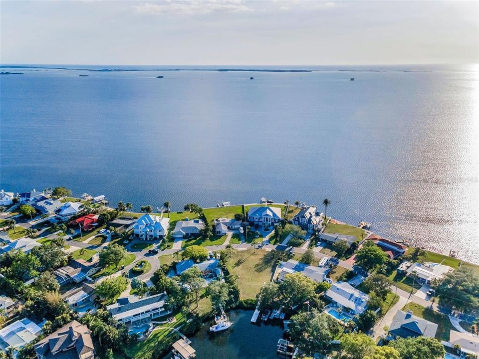 待售: $850,000 (0.32 acres)