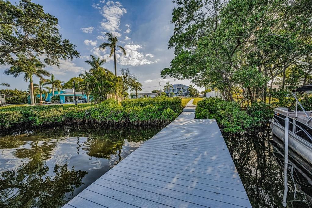 待售: $850,000 (0.32 acres)