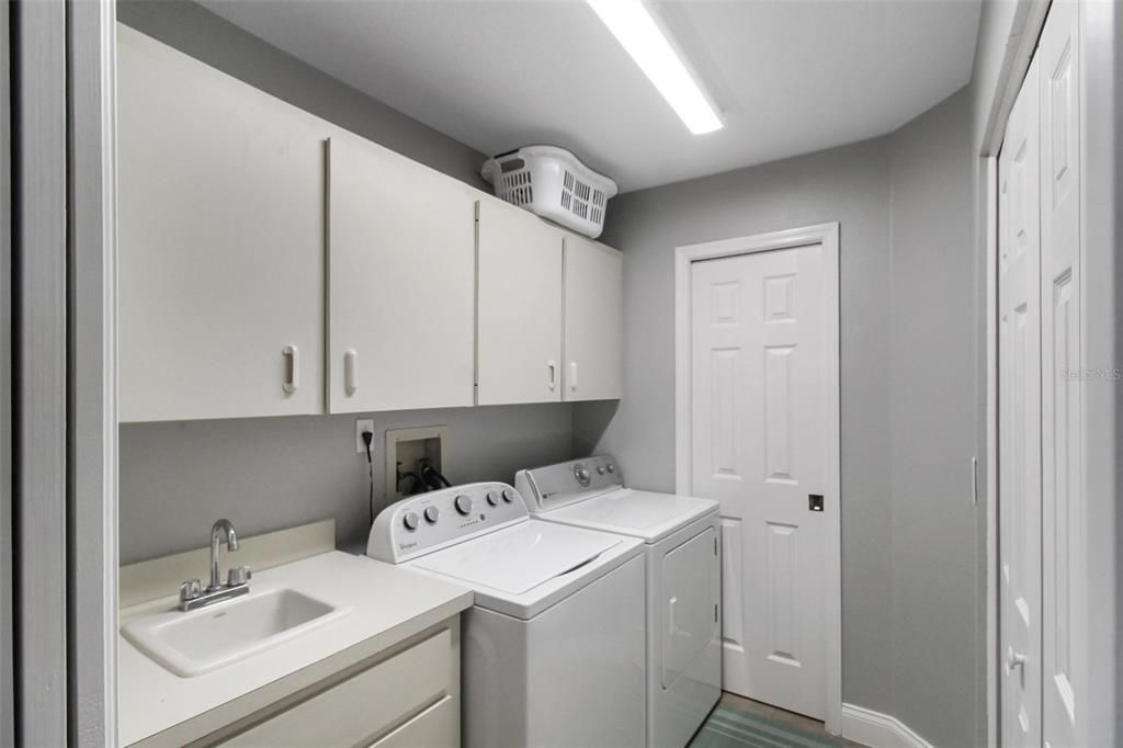 For Rent: $5,500 (2 beds, 2 baths, 1828 Square Feet)