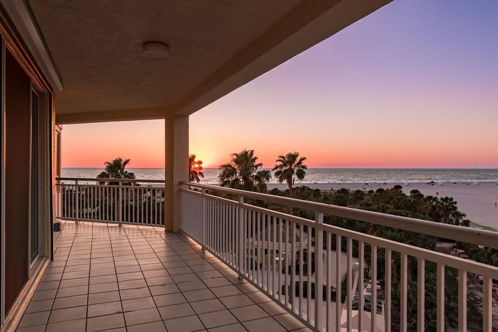 Active With Contract: $2,100,000 (3 beds, 3 baths, 2521 Square Feet)