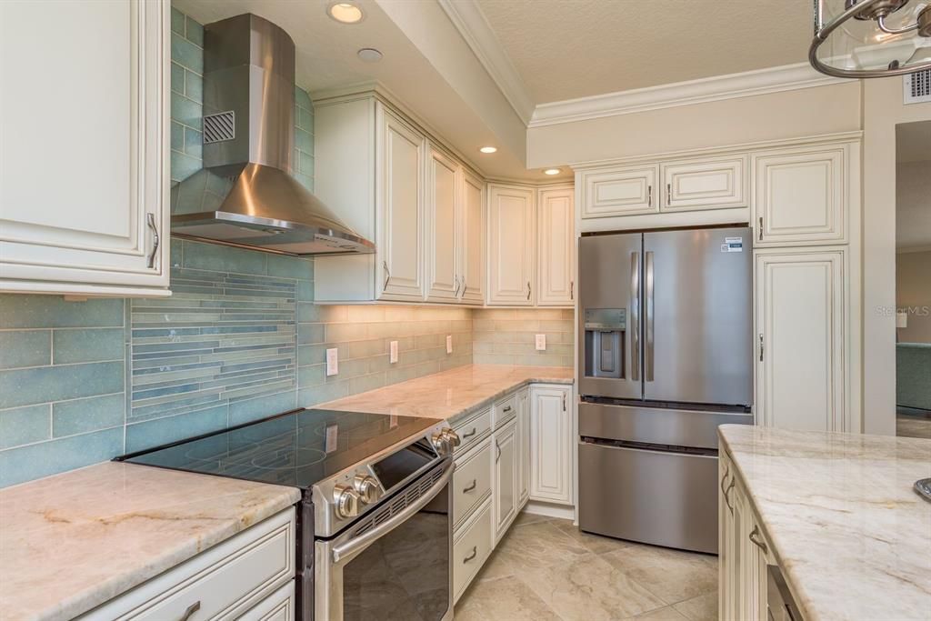 Active With Contract: $2,100,000 (3 beds, 3 baths, 2521 Square Feet)