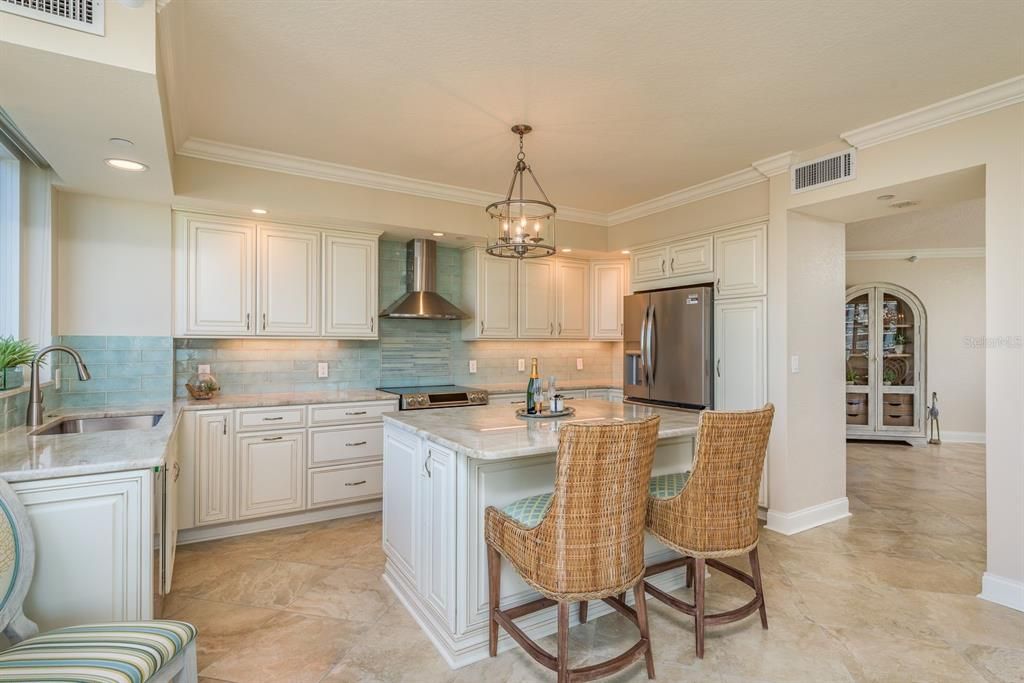 Active With Contract: $2,100,000 (3 beds, 3 baths, 2521 Square Feet)