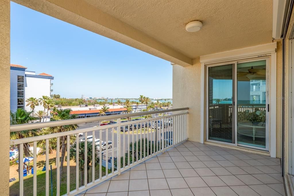 Active With Contract: $2,100,000 (3 beds, 3 baths, 2521 Square Feet)