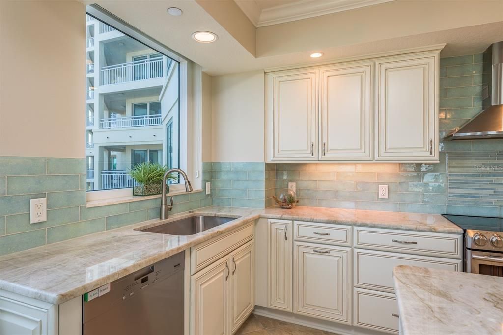 Active With Contract: $2,100,000 (3 beds, 3 baths, 2521 Square Feet)