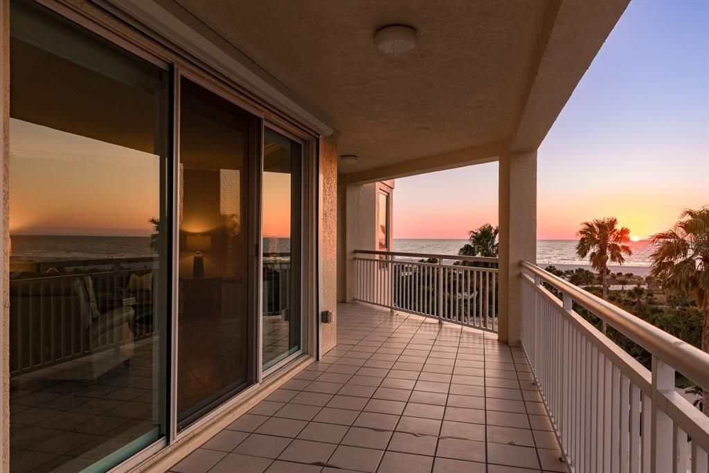 Active With Contract: $2,100,000 (3 beds, 3 baths, 2521 Square Feet)