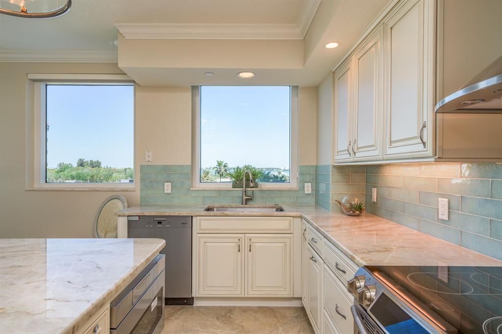 Active With Contract: $2,100,000 (3 beds, 3 baths, 2521 Square Feet)