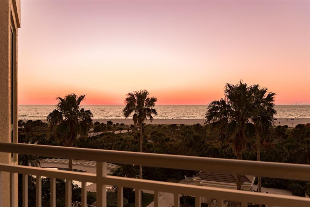 Active With Contract: $2,100,000 (3 beds, 3 baths, 2521 Square Feet)