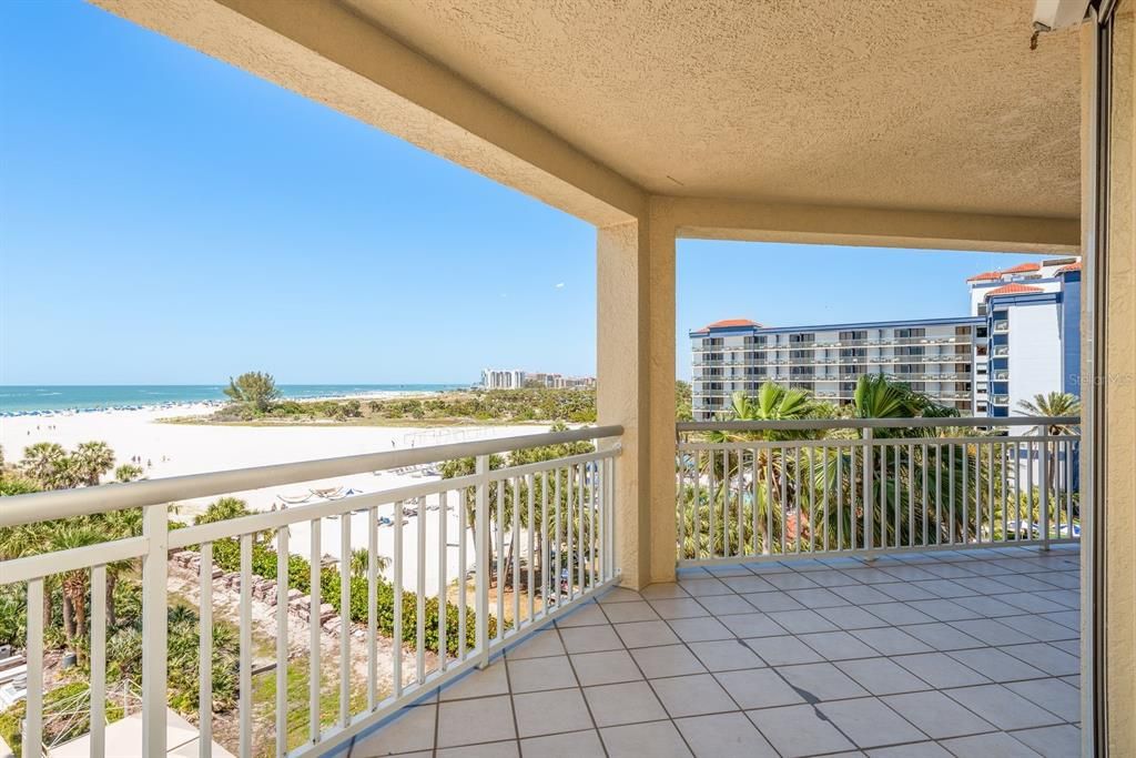 Active With Contract: $2,100,000 (3 beds, 3 baths, 2521 Square Feet)