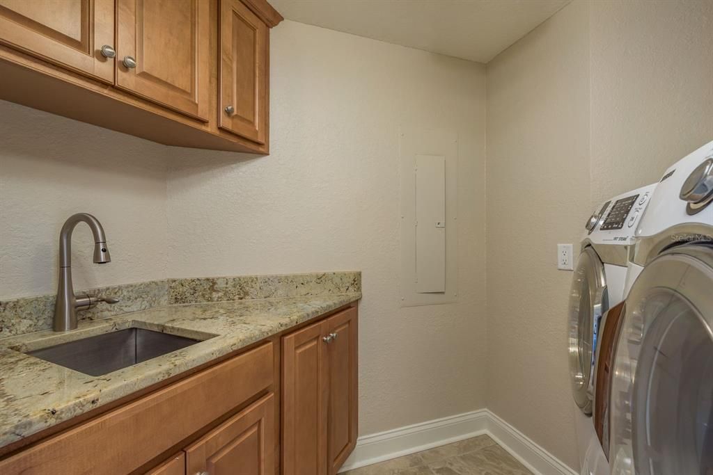 Active With Contract: $2,100,000 (3 beds, 3 baths, 2521 Square Feet)