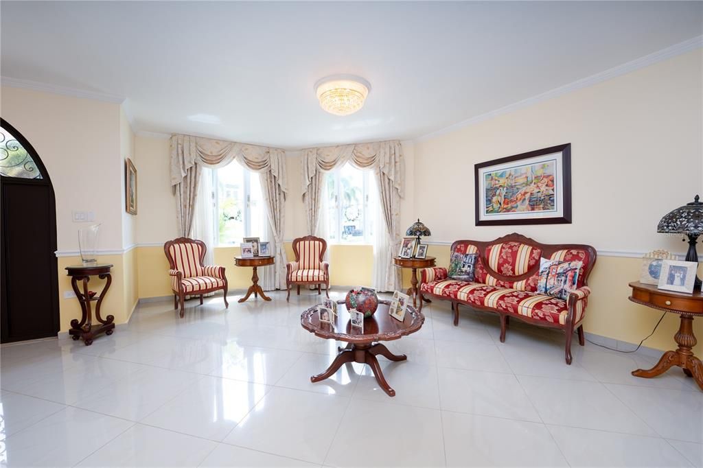 En Venta: $1,595,000 (6 camas, 3 baños, 6000 Pies cuadrados)