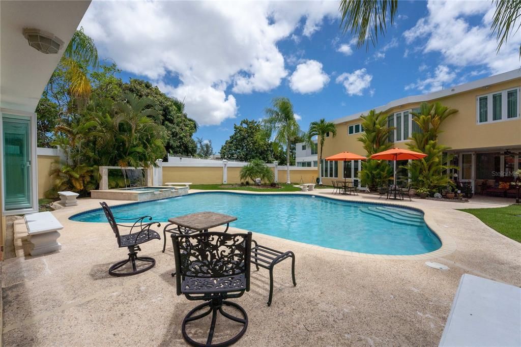 En Venta: $1,595,000 (6 camas, 3 baños, 6000 Pies cuadrados)