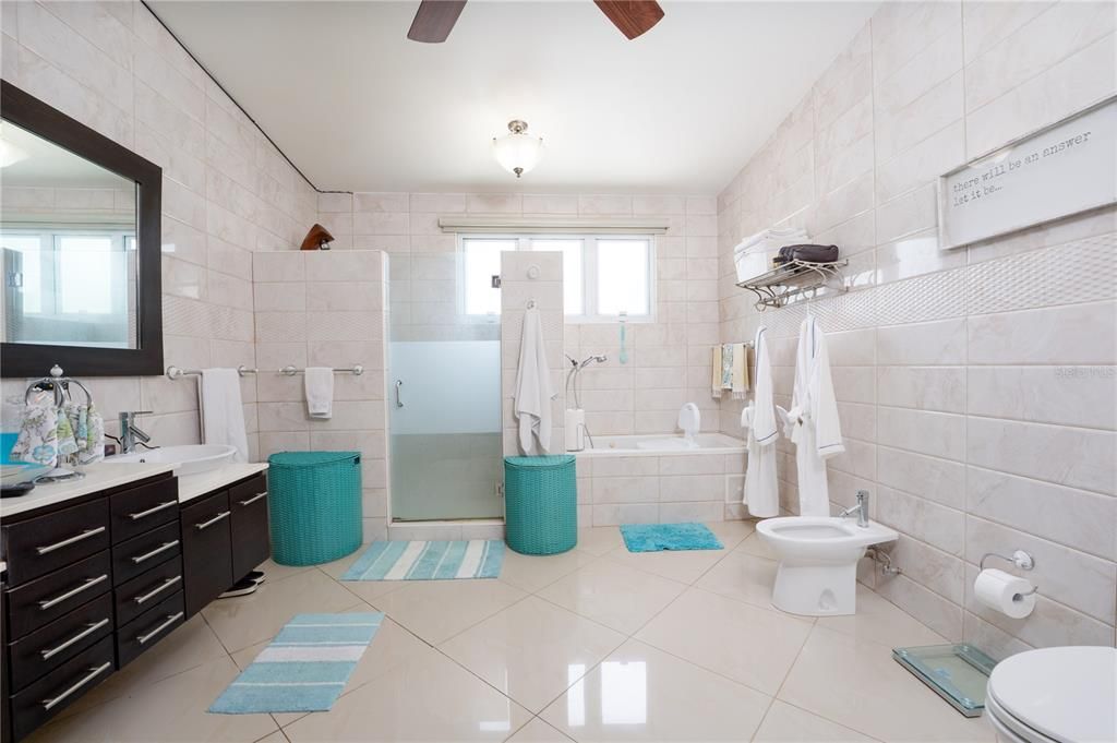 En Venta: $1,595,000 (6 camas, 3 baños, 6000 Pies cuadrados)