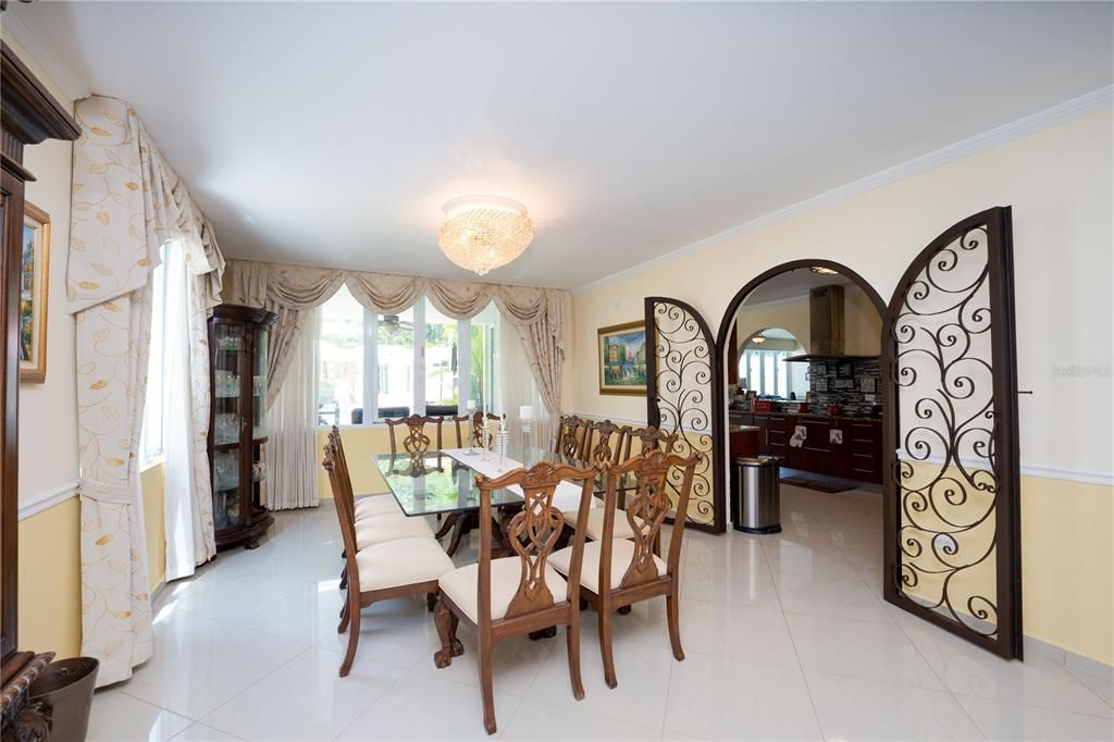 En Venta: $1,595,000 (6 camas, 3 baños, 6000 Pies cuadrados)