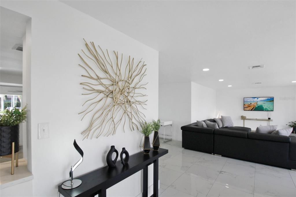 出租: $5,500 (3 贝兹, 2 浴室, 2085 平方英尺)