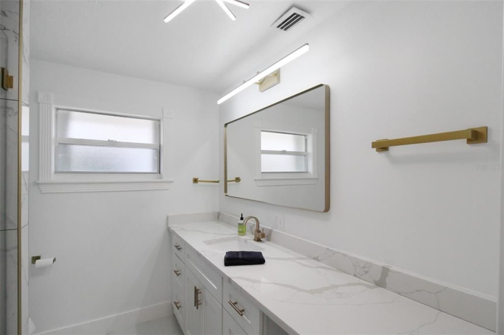 出租: $5,500 (3 贝兹, 2 浴室, 2085 平方英尺)