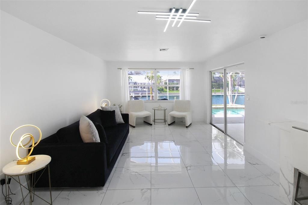 出租: $5,500 (3 贝兹, 2 浴室, 2085 平方英尺)