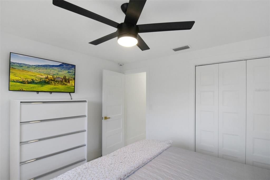 出租: $5,500 (3 贝兹, 2 浴室, 2085 平方英尺)