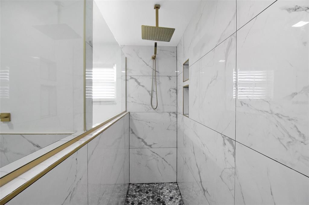 出租: $5,500 (3 贝兹, 2 浴室, 2085 平方英尺)