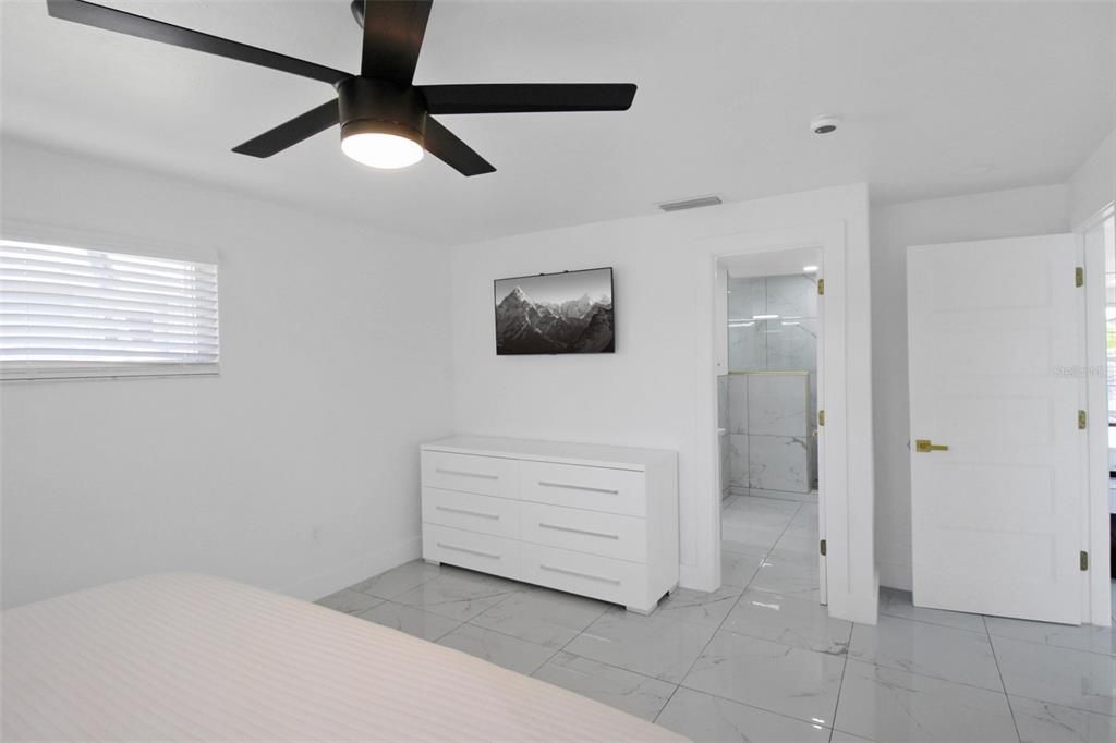 出租: $5,500 (3 贝兹, 2 浴室, 2085 平方英尺)