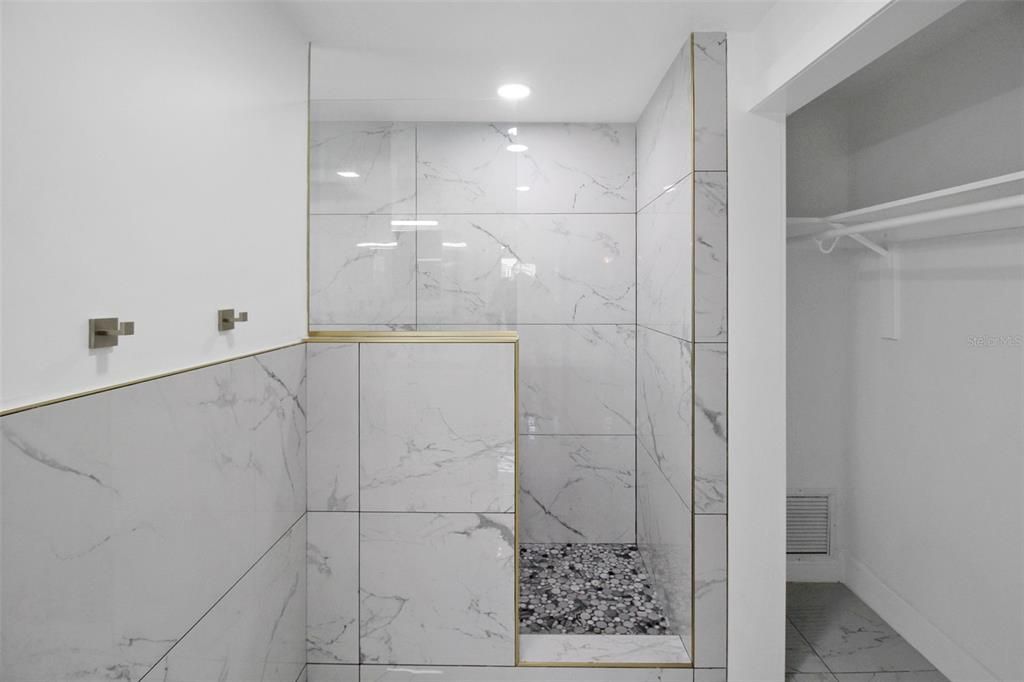 出租: $5,500 (3 贝兹, 2 浴室, 2085 平方英尺)