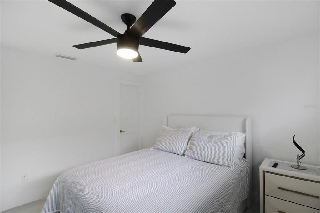 出租: $5,500 (3 贝兹, 2 浴室, 2085 平方英尺)