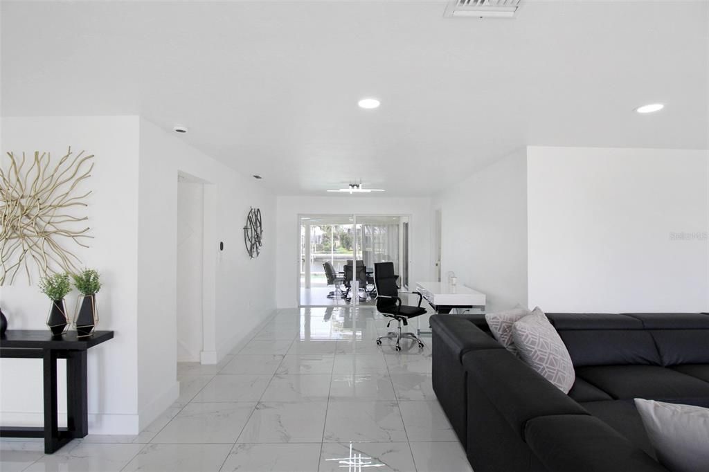 出租: $5,500 (3 贝兹, 2 浴室, 2085 平方英尺)