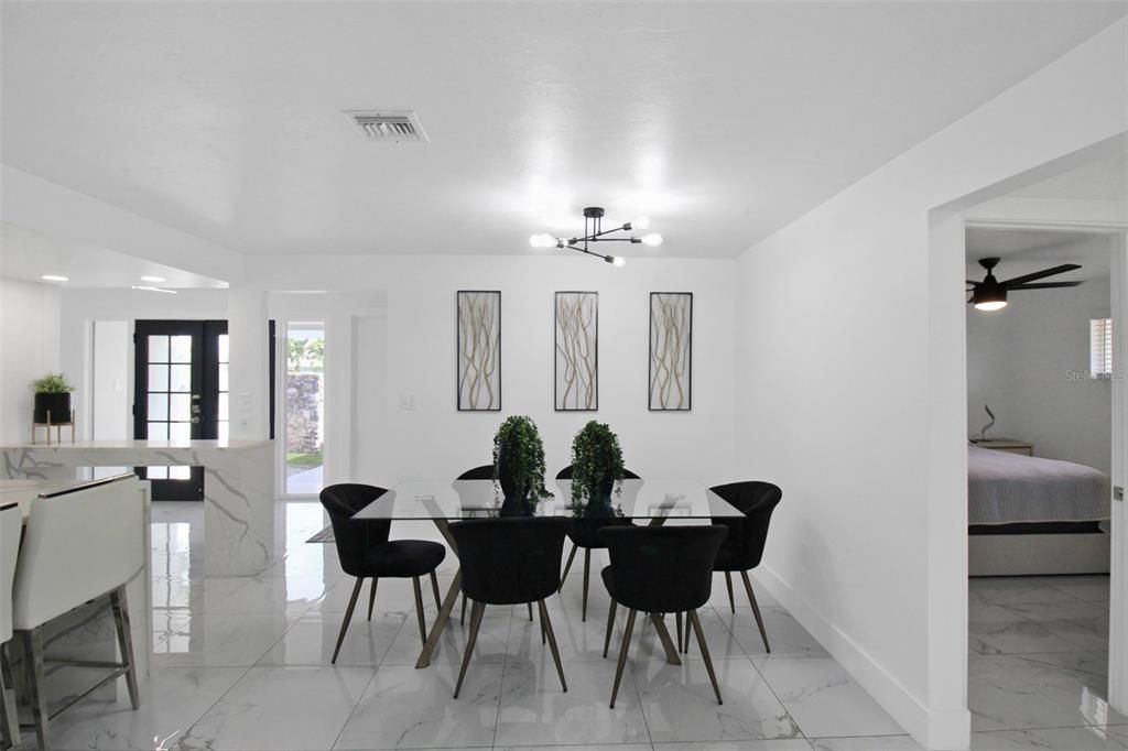 出租: $5,500 (3 贝兹, 2 浴室, 2085 平方英尺)