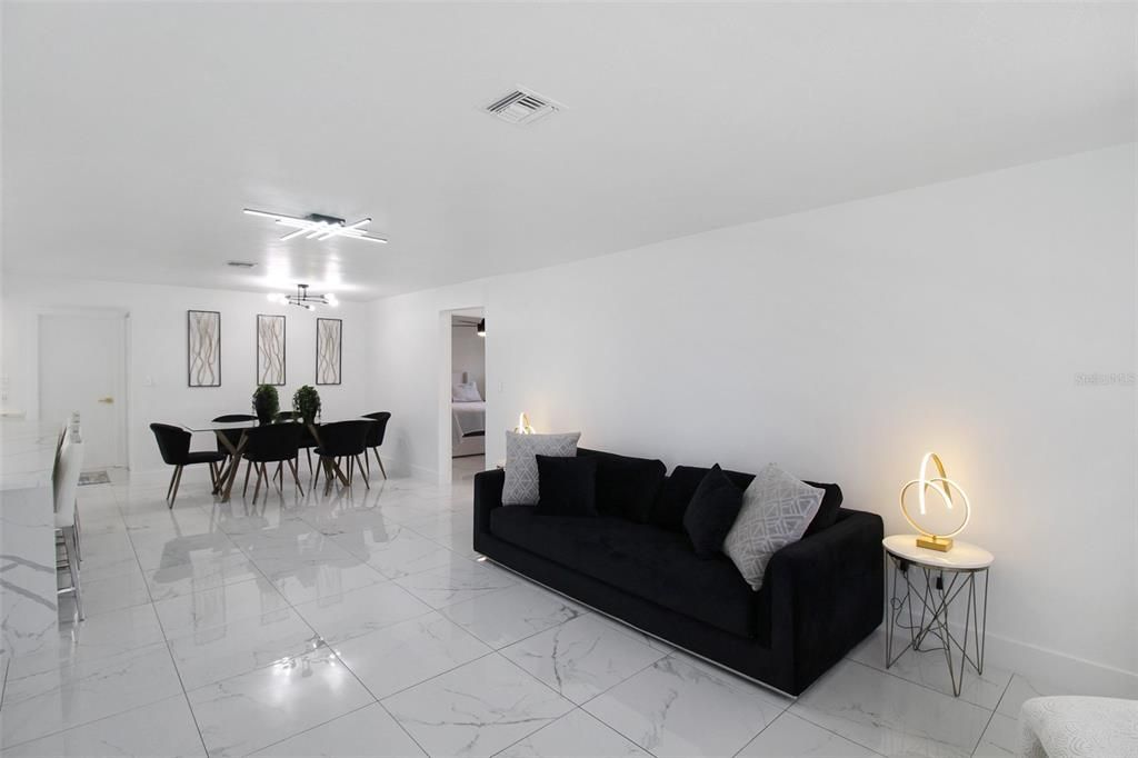 出租: $5,500 (3 贝兹, 2 浴室, 2085 平方英尺)