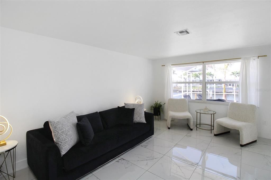 出租: $5,500 (3 贝兹, 2 浴室, 2085 平方英尺)