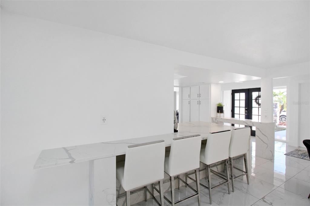 出租: $5,500 (3 贝兹, 2 浴室, 2085 平方英尺)