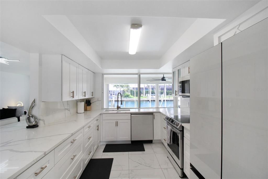 出租: $5,500 (3 贝兹, 2 浴室, 2085 平方英尺)