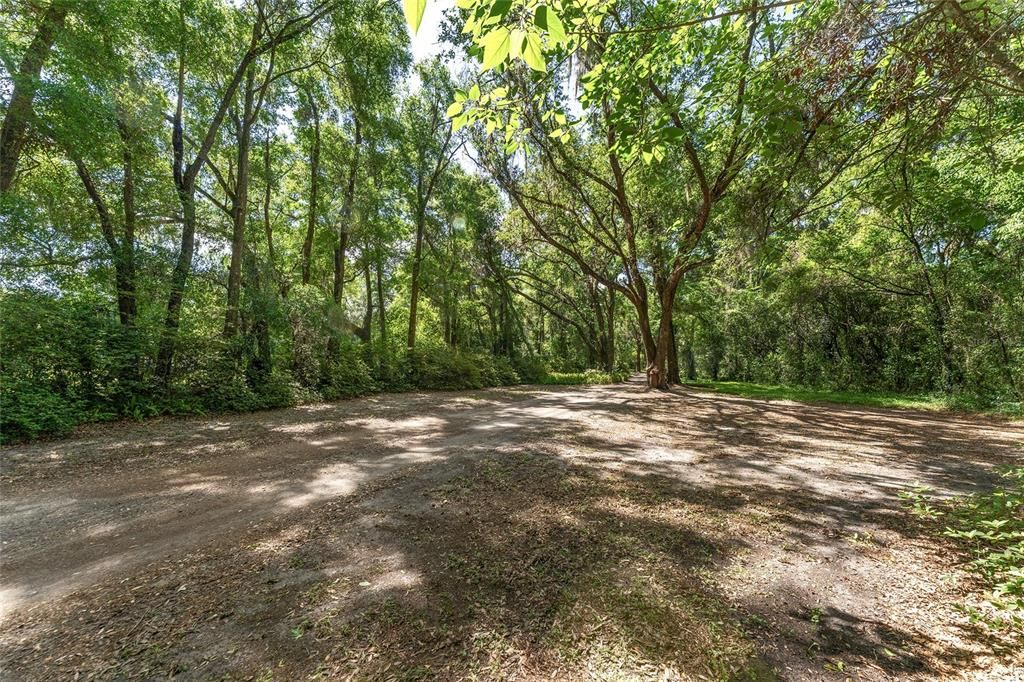 待售: $800,000 (6.00 acres)