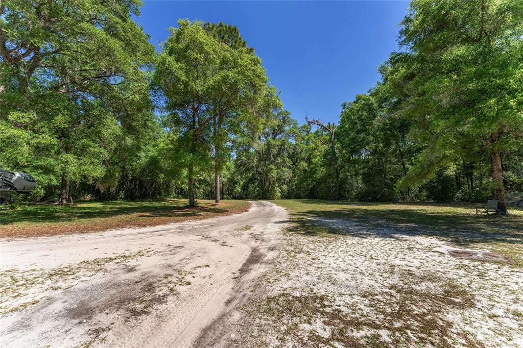 待售: $800,000 (6.00 acres)