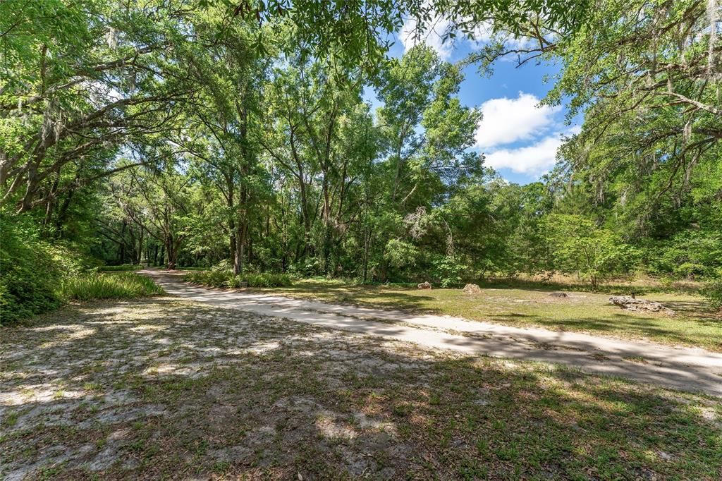 待售: $800,000 (6.00 acres)