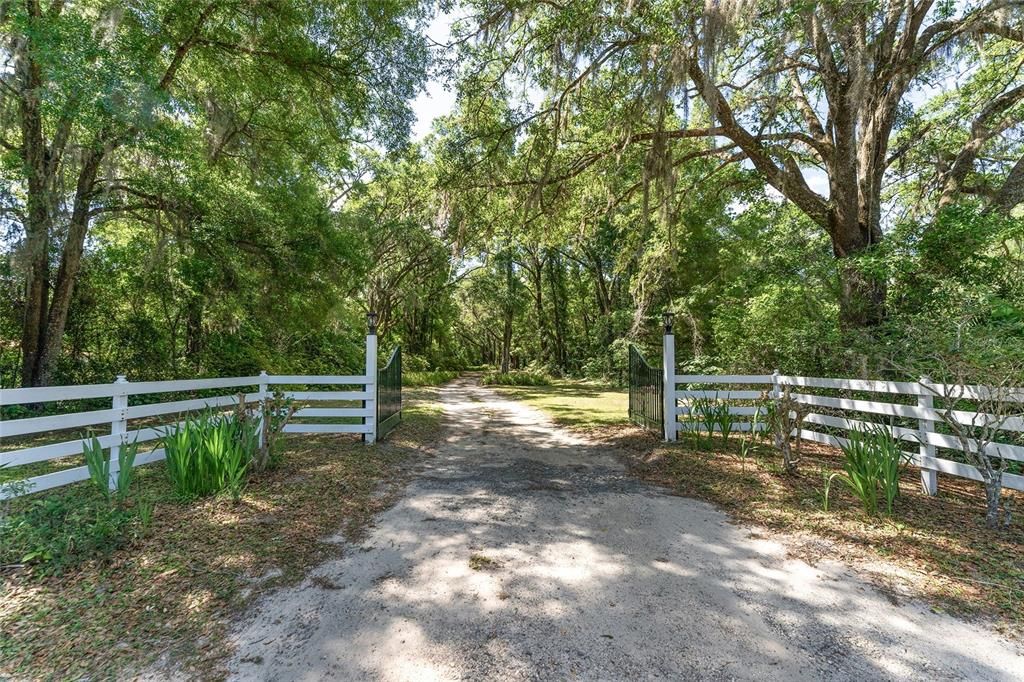 待售: $800,000 (6.00 acres)