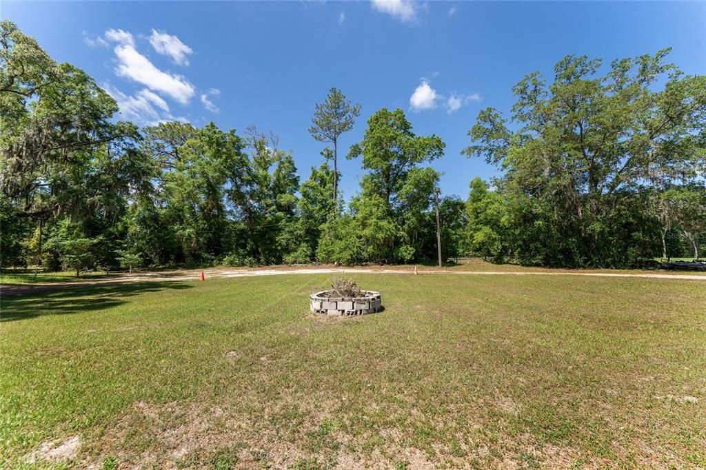 待售: $800,000 (6.00 acres)