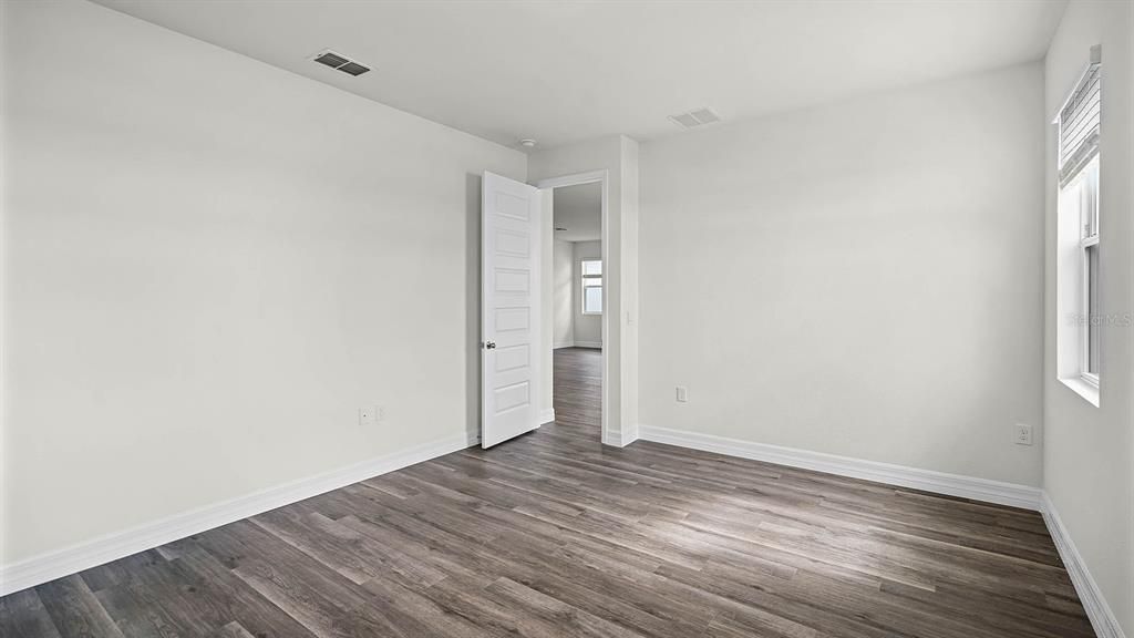 合同活跃: $462,990 (5 贝兹, 3 浴室, 2490 平方英尺)