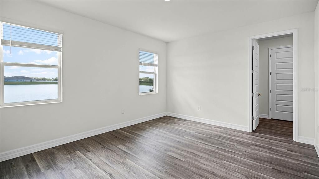 合同活跃: $462,990 (5 贝兹, 3 浴室, 2490 平方英尺)